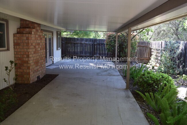 Building Photo - Tranquil Roseville Location