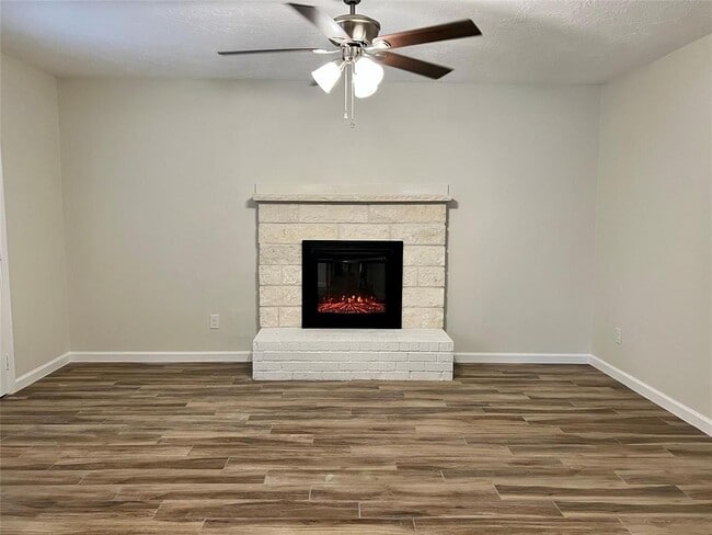 Building Photo - 1705 Westwind Dr