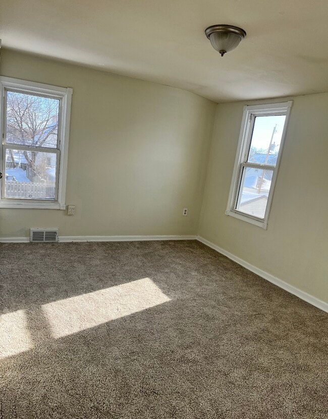 Building Photo - 412 S 73rd St