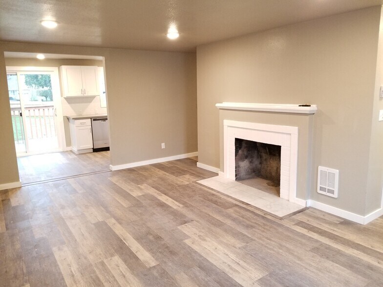 Building Photo - 2413 S 121 Pl