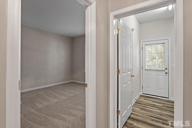 Building Photo - **OFFERING REFUNDABLE APPLICATION FEES** Terrific 3BD, 2.5BA Raleigh End Unit Townhome in a Prime...