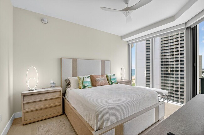 Building Photo - 3100 N Ocean Dr