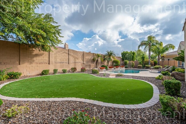 Building Photo - LUXURY 5 BEDROOM VISTANCIA BASEMENT HOME!