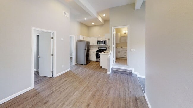 Building Photo - 7BD/3BA, Large Decks!