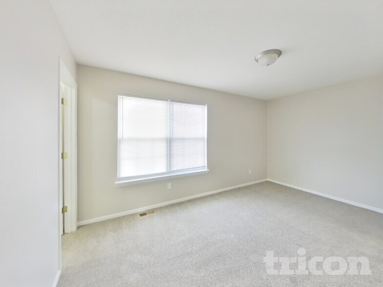 Building Photo - 484 Brookstone Dr