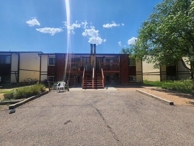 Building Photo - 2922 Straus Ln