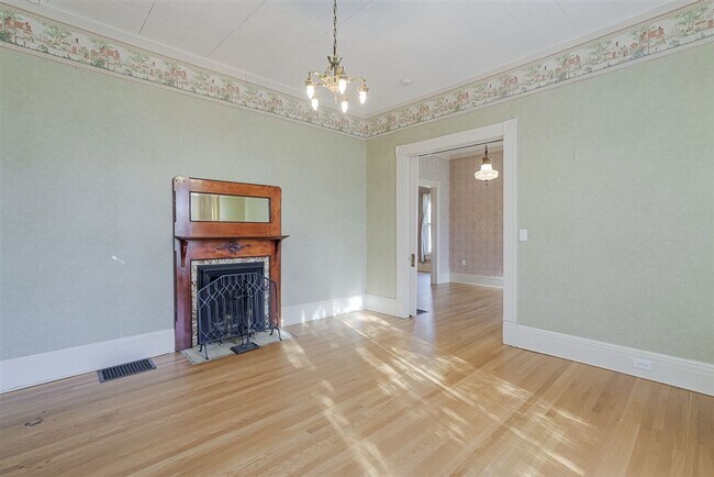 Building Photo - Historic Mount Vernon 4x1.5 Home Steps from Downtown Prescott