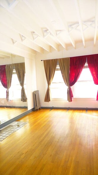 Building Photo - 2121 James M Wood Blvd