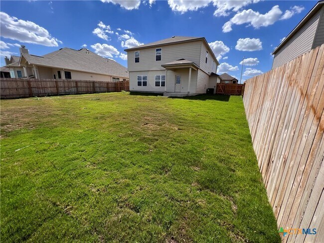 Building Photo - 741 Farmers Dell