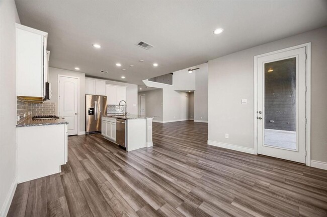 Building Photo - 31214 Gullwing Manor Dr