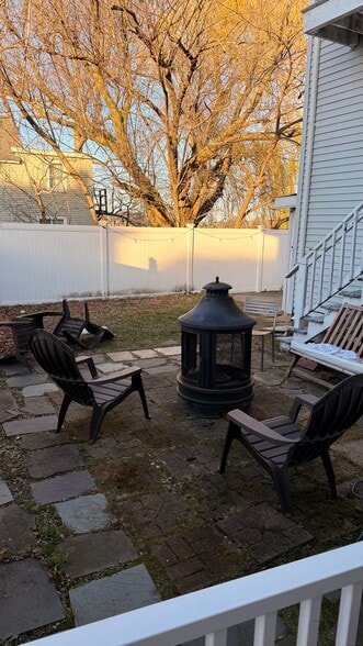 Building Photo - 35 Ford St