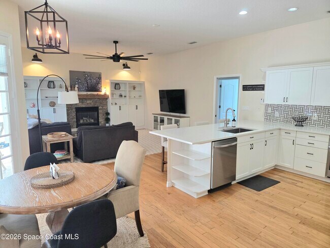 Building Photo - 988 Wildwood Dr