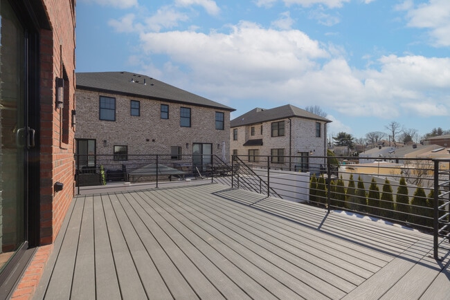 Building Photo - 7 Victoria Ln