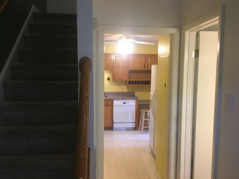Building Photo - 280 Ledgewood Cir