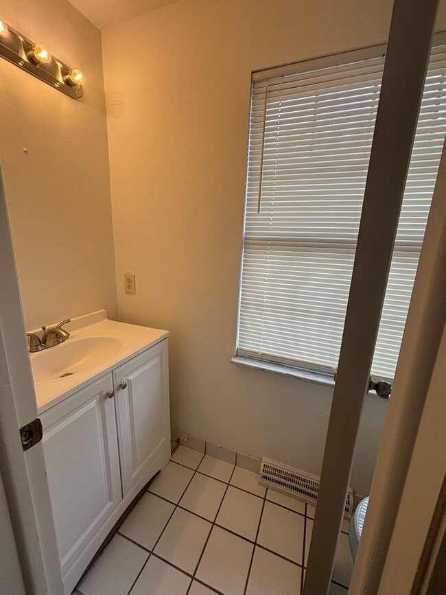 Building Photo - Home For Rent - Thornberry Townhomes!