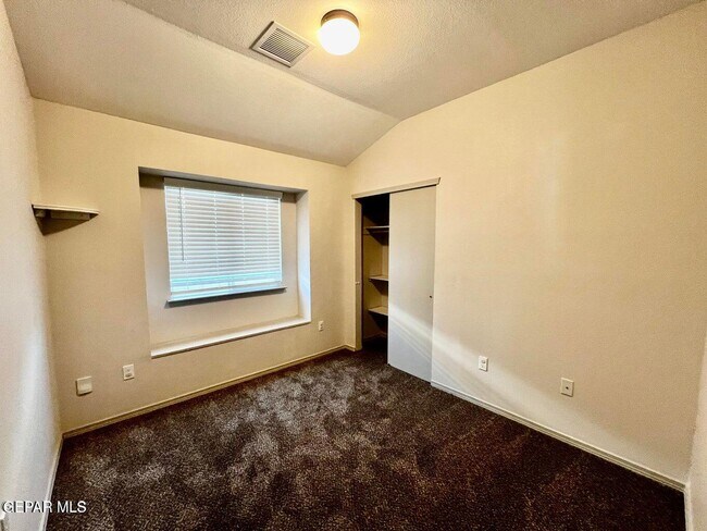 Building Photo - 10148 Red Vly