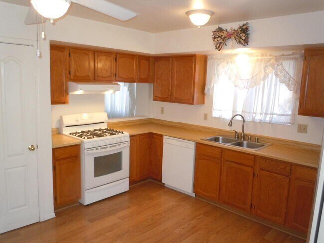 Building Photo - 2059 Columbia Ct NE