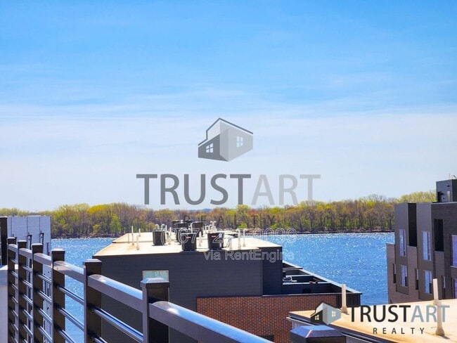 Building Photo - 3150 N Park Ave