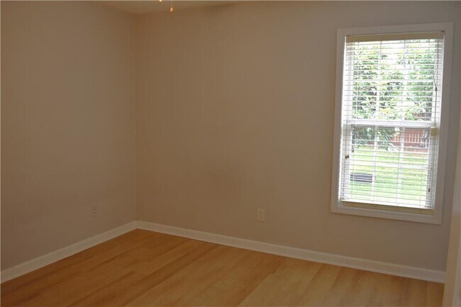Building Photo - 910 Grace Dr