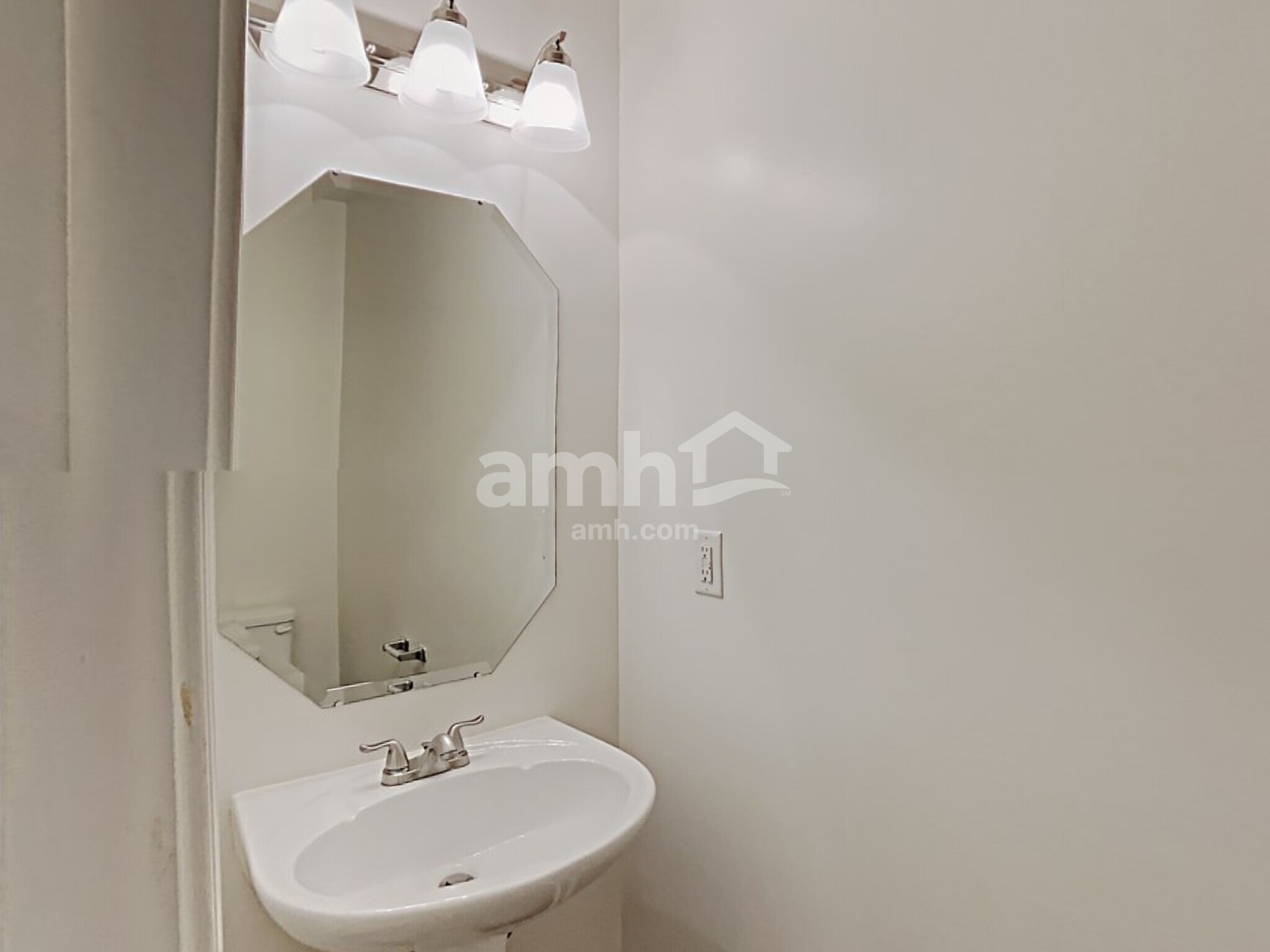 Building Photo - 1504 Beaconcrest Cir