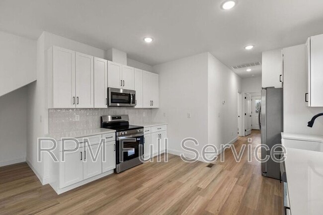 Building Photo - 2109 14th Ave N