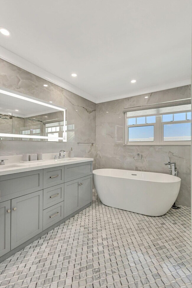 Building Photo - 205 Mainsail Cir