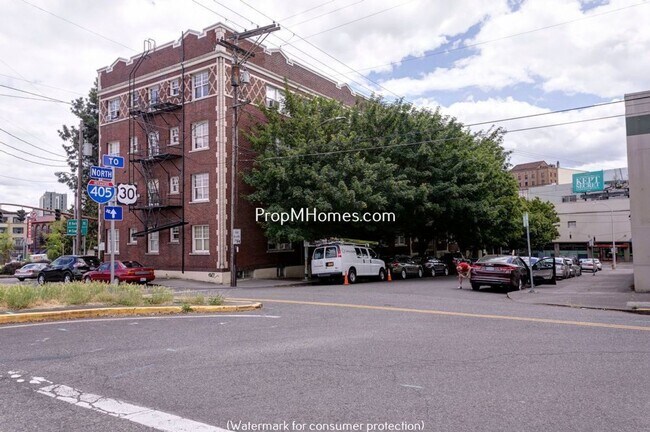 Building Photo - 20 NW 16th Ave