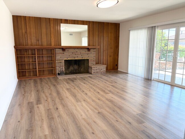 Building Photo - Rustic Spacious Home with Large Yard Boasting Timeless Character – 3 Bed, 2.5 Bath