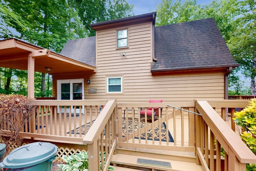 Building Photo - 247 Lakeview Ln