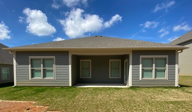 Building Photo - Home for Rent in Jemison, AL...  Available...