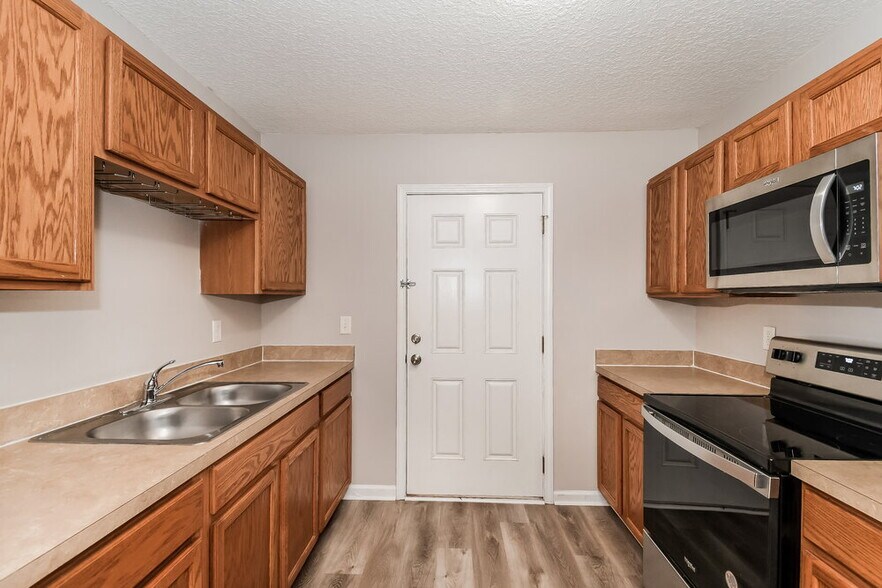 Building Photo - 2140 Thomas Ct