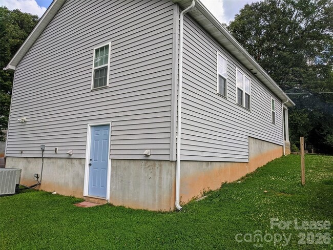 Building Photo - 322 Clover St
