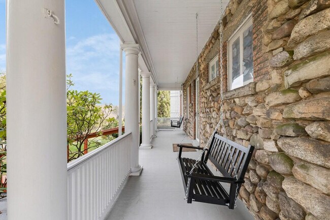 Building Photo - 58 Montebello Rd