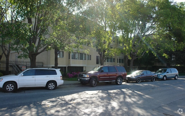 Building Photo - 240 N Bayshore Blvd
