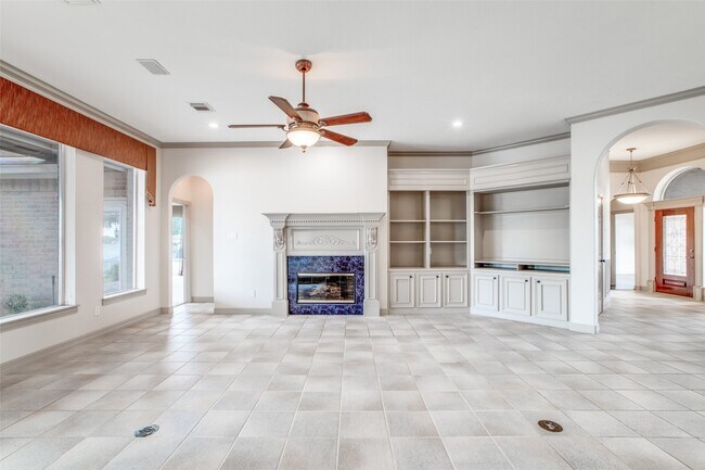 Building Photo - 13661 Lakeside Pl Dr