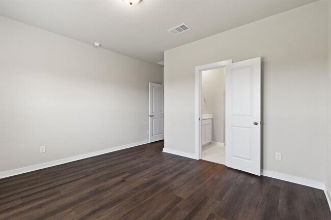 Building Photo - 244 Little Grn Trl