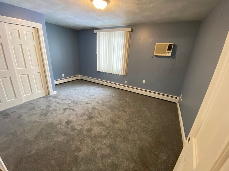 bedroom - 919 Main St