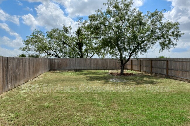 Building Photo - 10610 Grn Lk Dr