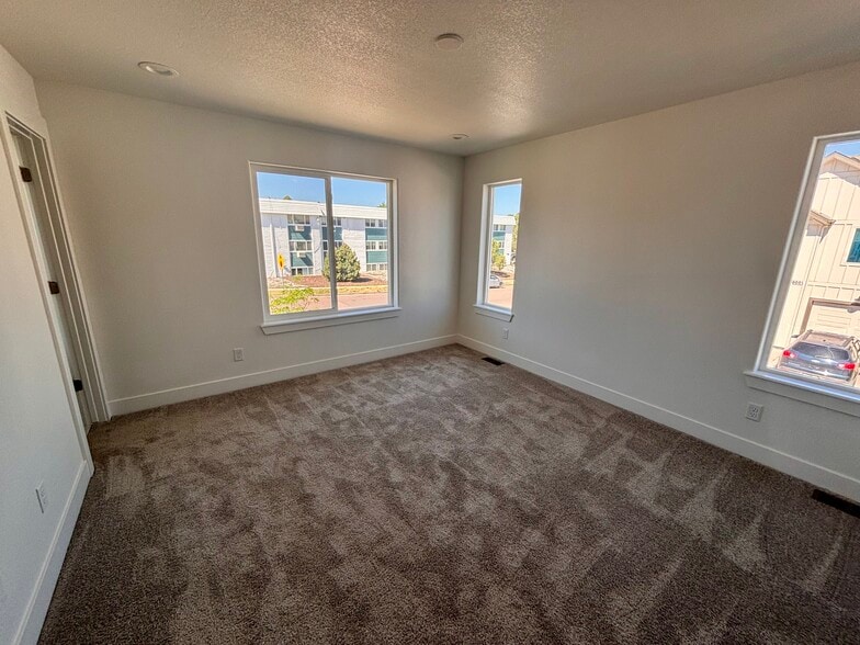 Building Photo - 1549 Tyram Grv
