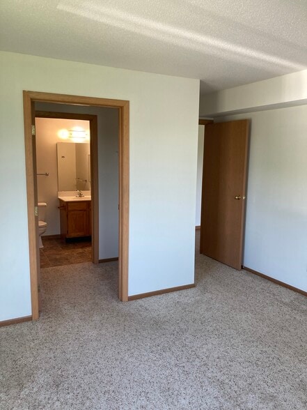 Building Photo - Summerfield Thief River Falls Townhomes