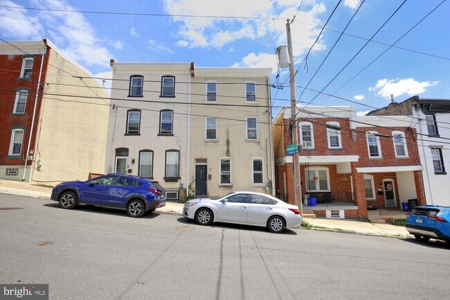Building Photo - 219 Hermitage St