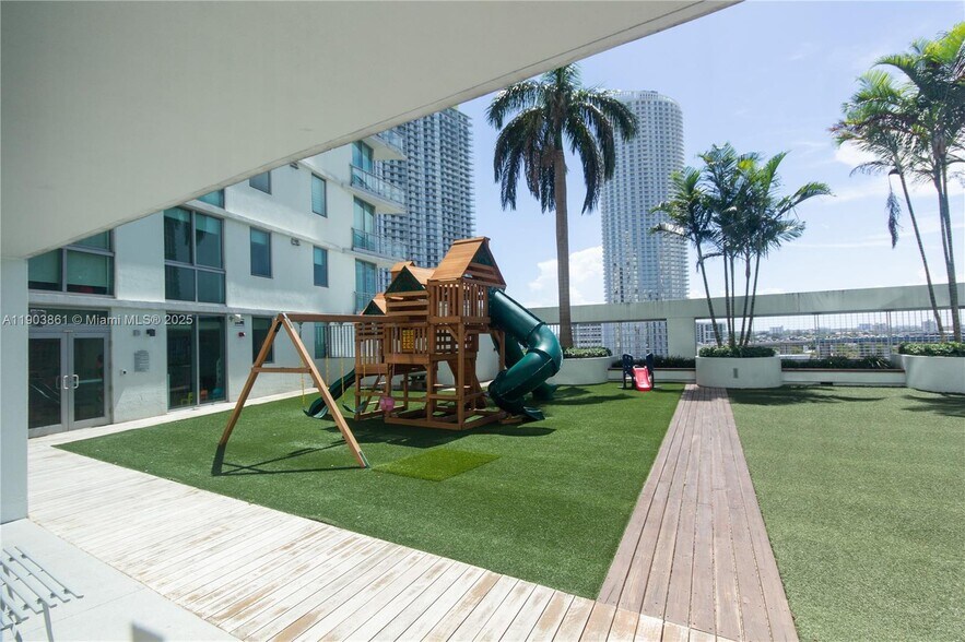 Building Photo - 92 SW 3rd St