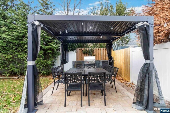 Building Photo - 31 Sherman Ave