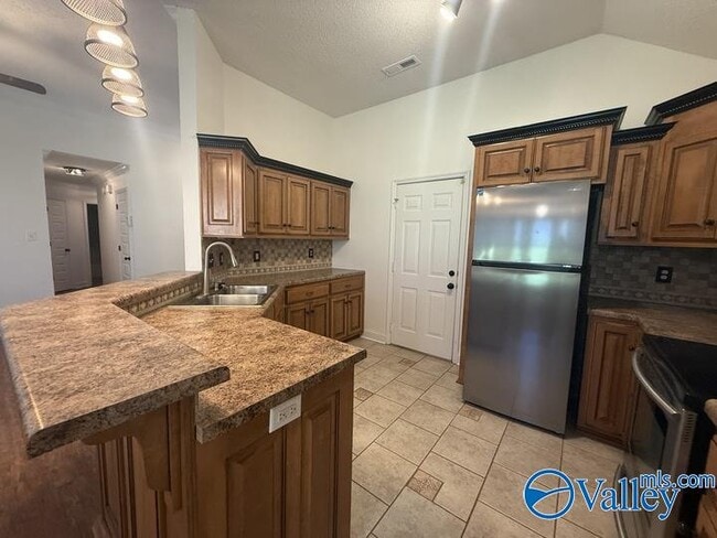 Building Photo - 104 Cypress Creek Dr