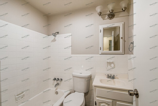 Building Photo - 1590 Bay Meadows Dr