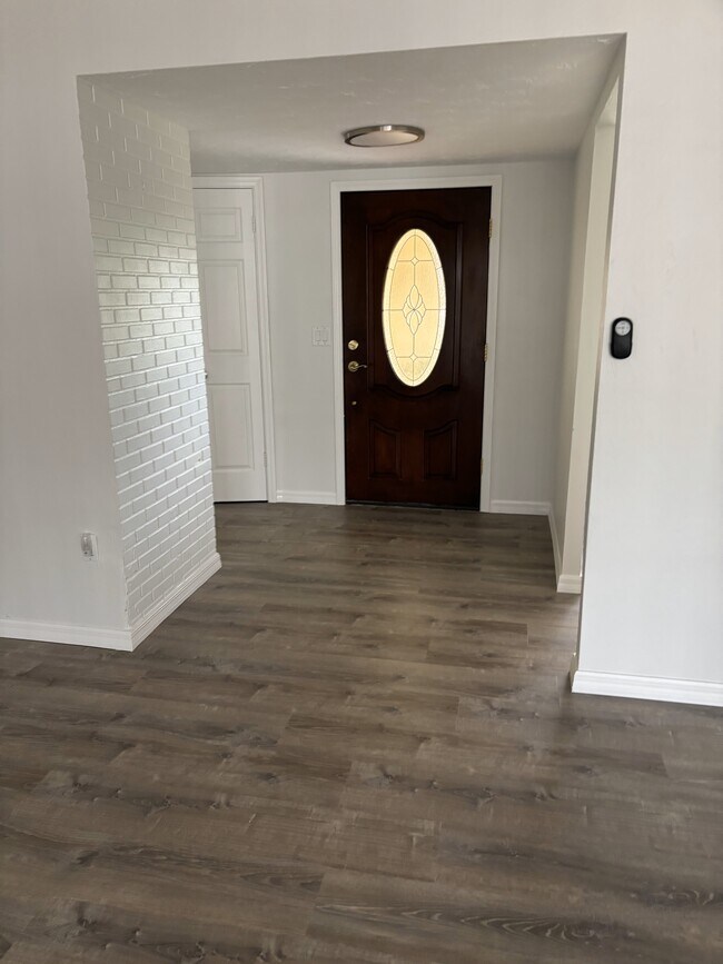 Building Photo - 537 Halyard Ln