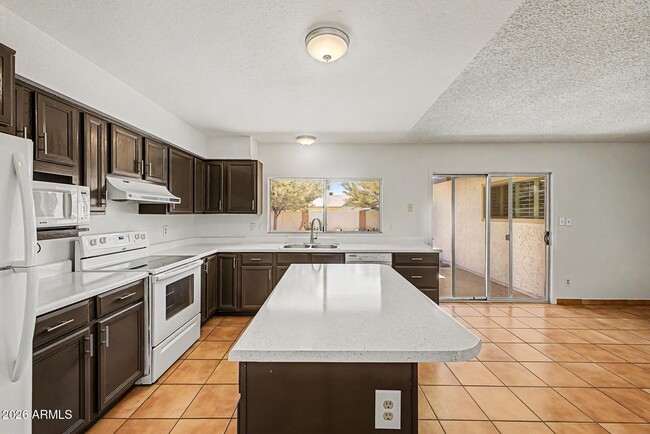 Building Photo - 8689 E Roosevelt Cir