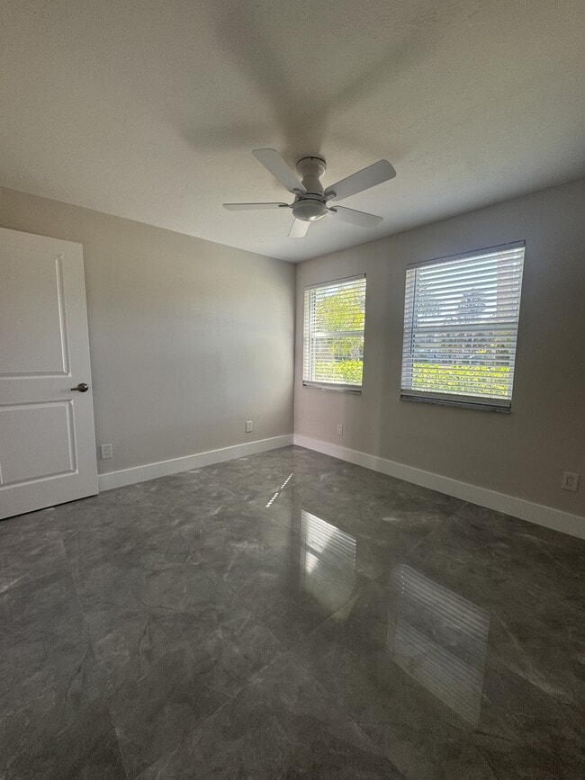 Building Photo - 637 12th Ave S