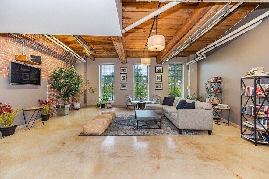 Building Photo - 35 Riverwalk Way