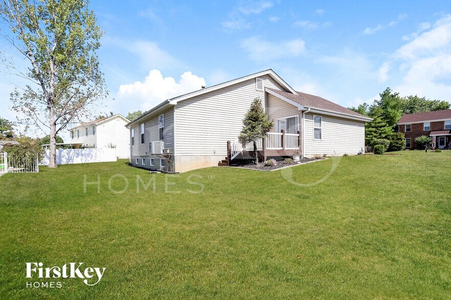 Building Photo - 1121 Running Waters Dr